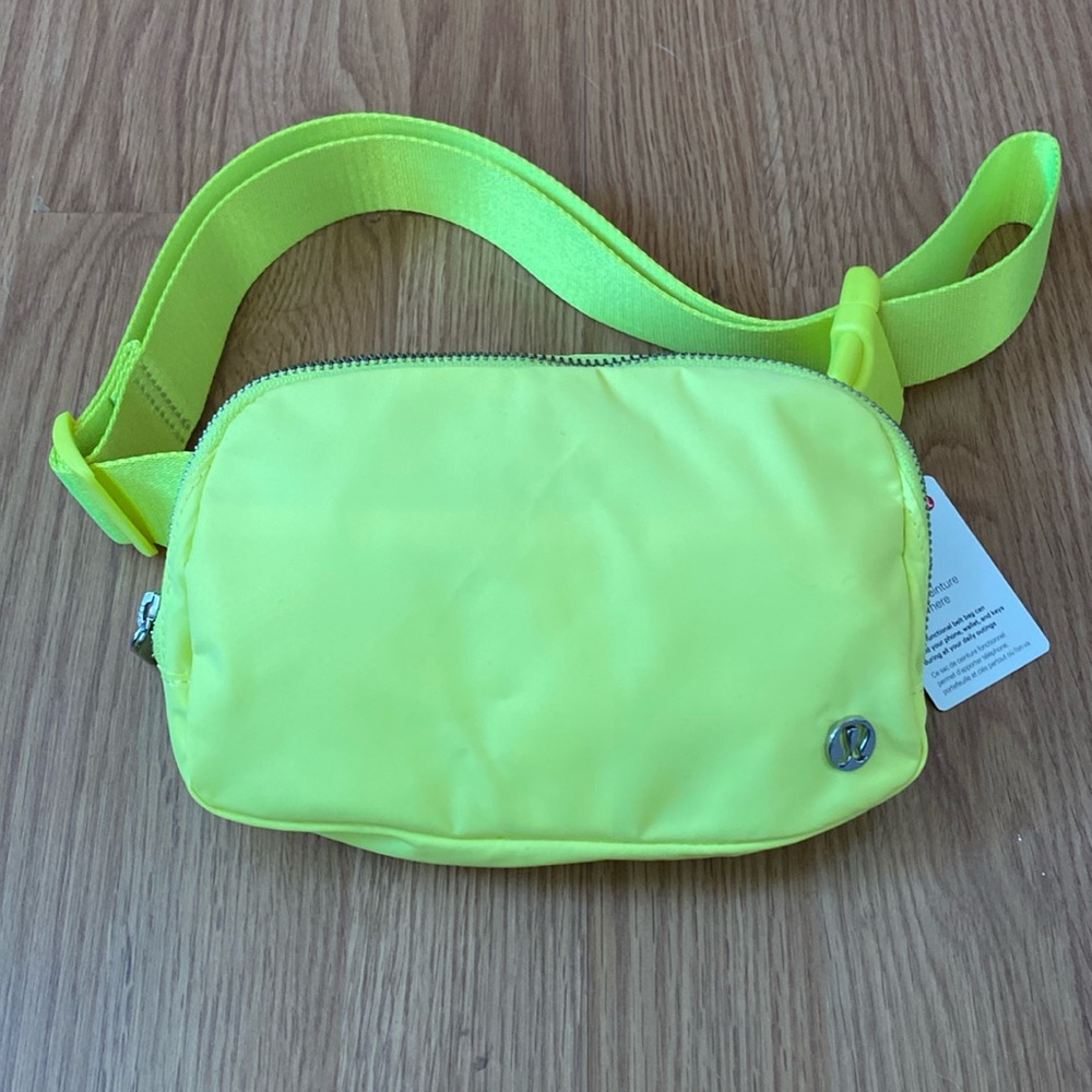 ❤️ Lululemon Original Everywhere Belt Bag Electric Lemon NWT